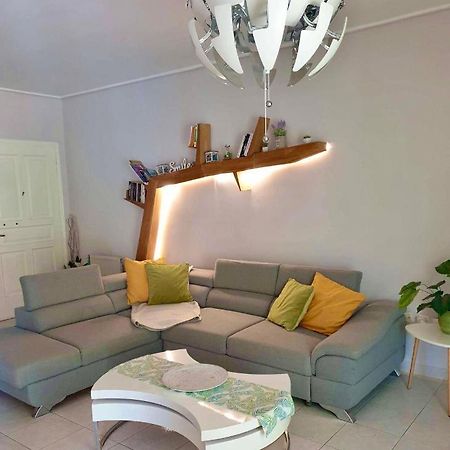 Modern 2Br City Flat 10Min From The Beach Athene Buitenkant foto